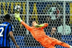 足球历史中的无金球巨星：梅罗时代下的辉煌与传承