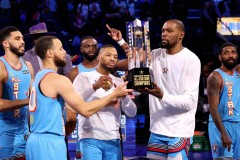 火箭快船内忧外患，哈登状态起伏，伦纳德乔治需担纲领航